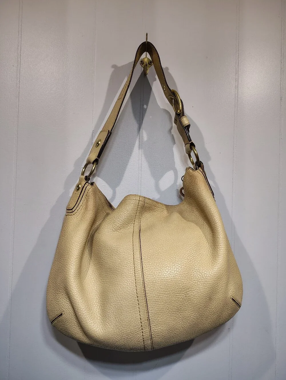 Coach Soho Hobo Bag 11839 Beige Cream Pebbled Leather Buckle Shoulder Tote‎